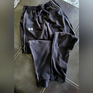 Boys XL Black Under Armour joggers